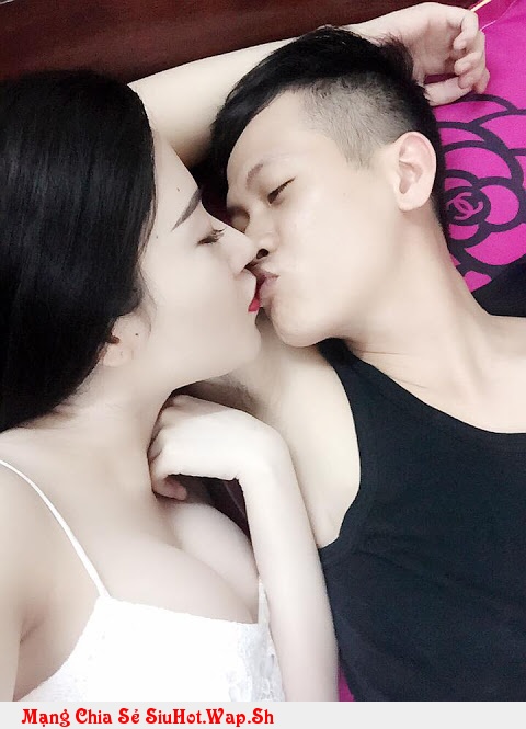 Vũ Thùy Dung khoe vếu cực chất