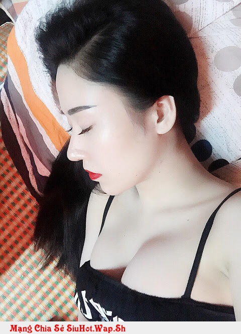 Vũ Thùy Dung khoe vếu cực chất