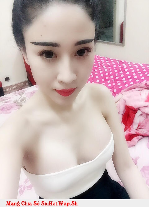 Vũ Thùy Dung khoe vếu cực chất