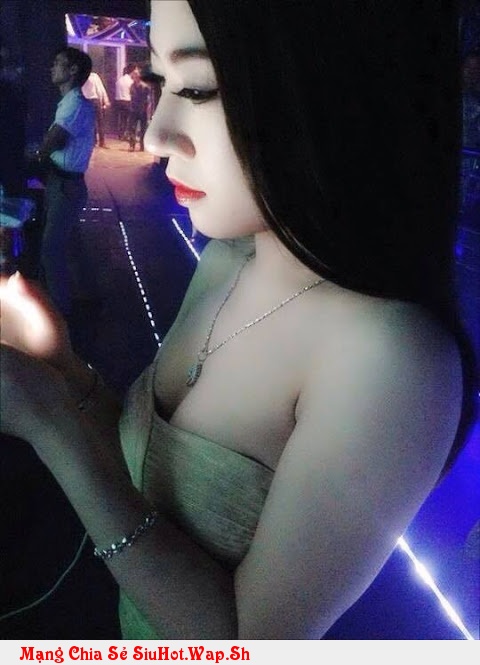 Vũ Thùy Dung khoe vếu cực chất