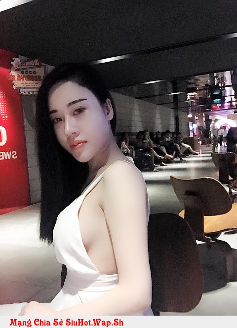 Vũ Thùy Dung khoe vếu cực chất