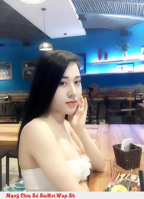 Vũ Thùy Dung khoe vếu cực chất