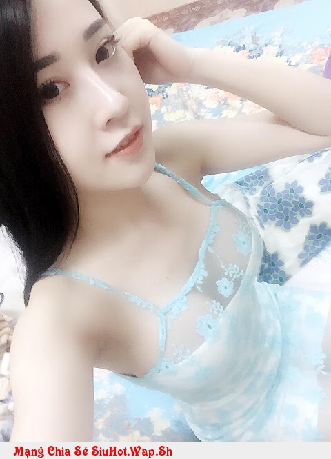 Vũ Thùy Dung khoe vếu cực chất